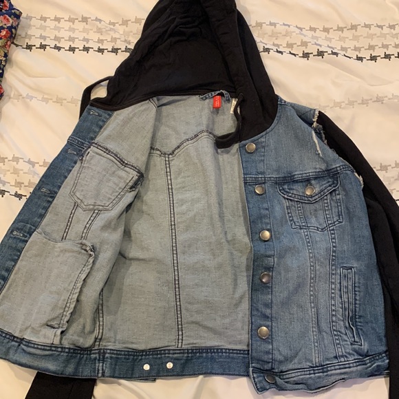 Faux jean vest over sweatshirt - jacket - Picture 2 of 4